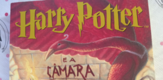 Harry inicia o segundo ano de estudos em Hogwarts, mas um perigo está rondando o castelo.